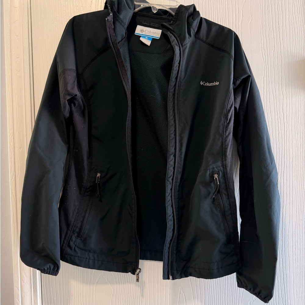 Columbia Black Water Resistant Rain Jacket with Hood size small - good condition